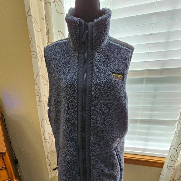 L.L. Bean Sherpa Fleece Vest - Picture 1 of 11
